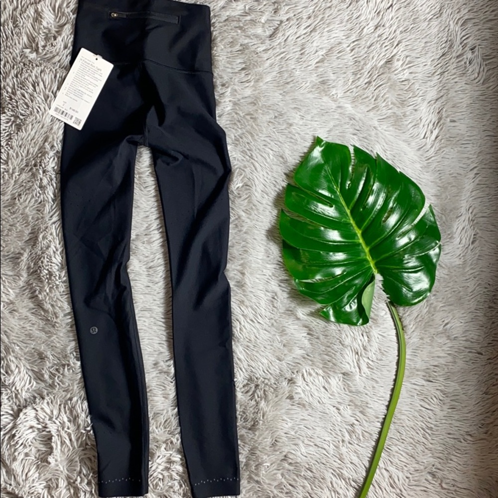 NWT Lululemon black  in focus run tight size 2 - Picture 5 of 10